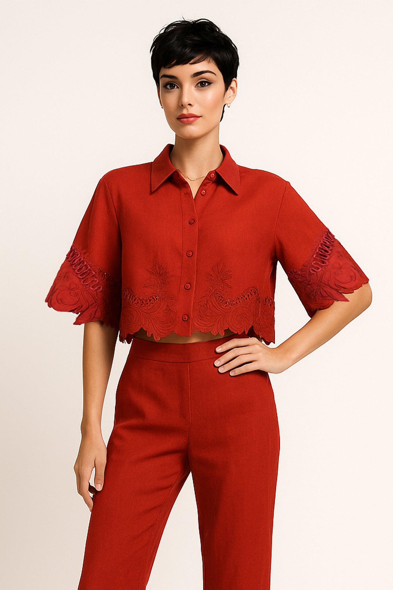 Camisa Curta de Linho com Bordado - EXCLUSIVO ONLINE