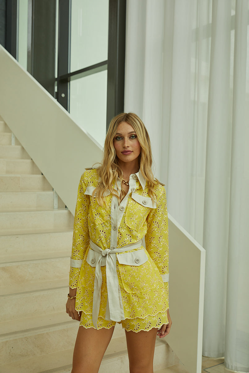 Calções em bordado inglês