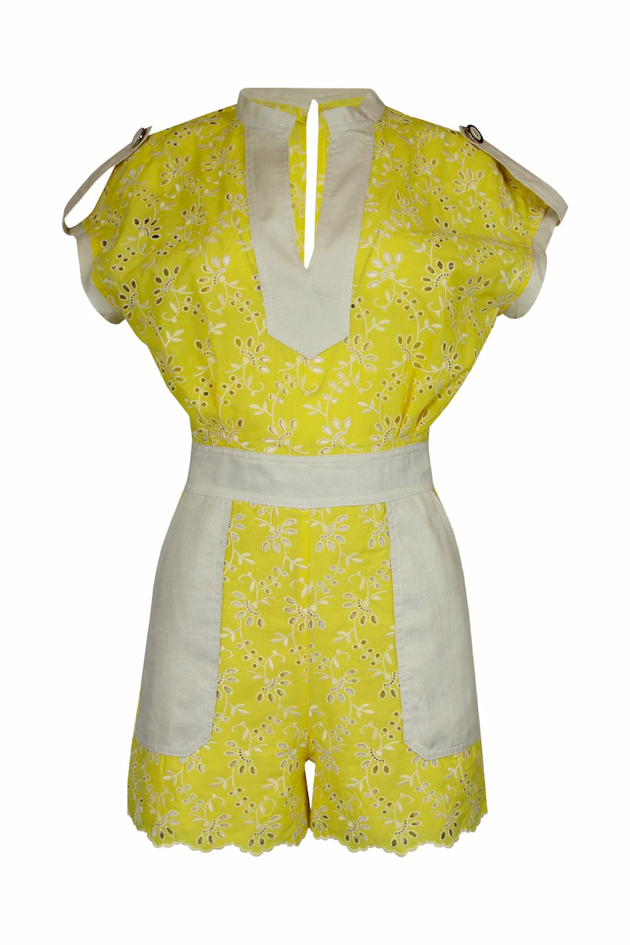 Macacão curto bordado inglês