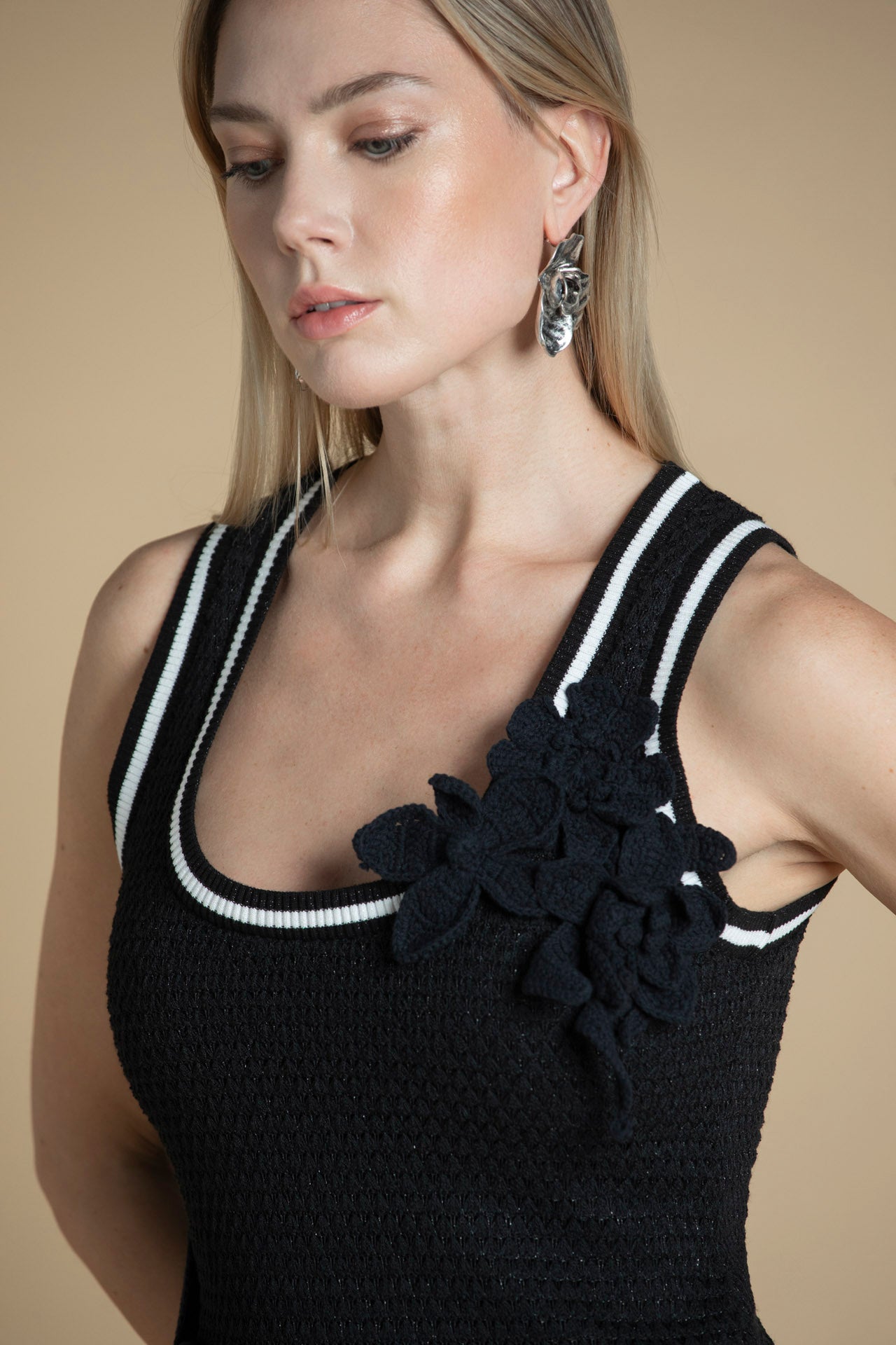 Vestido de malha midi com pormenor floral