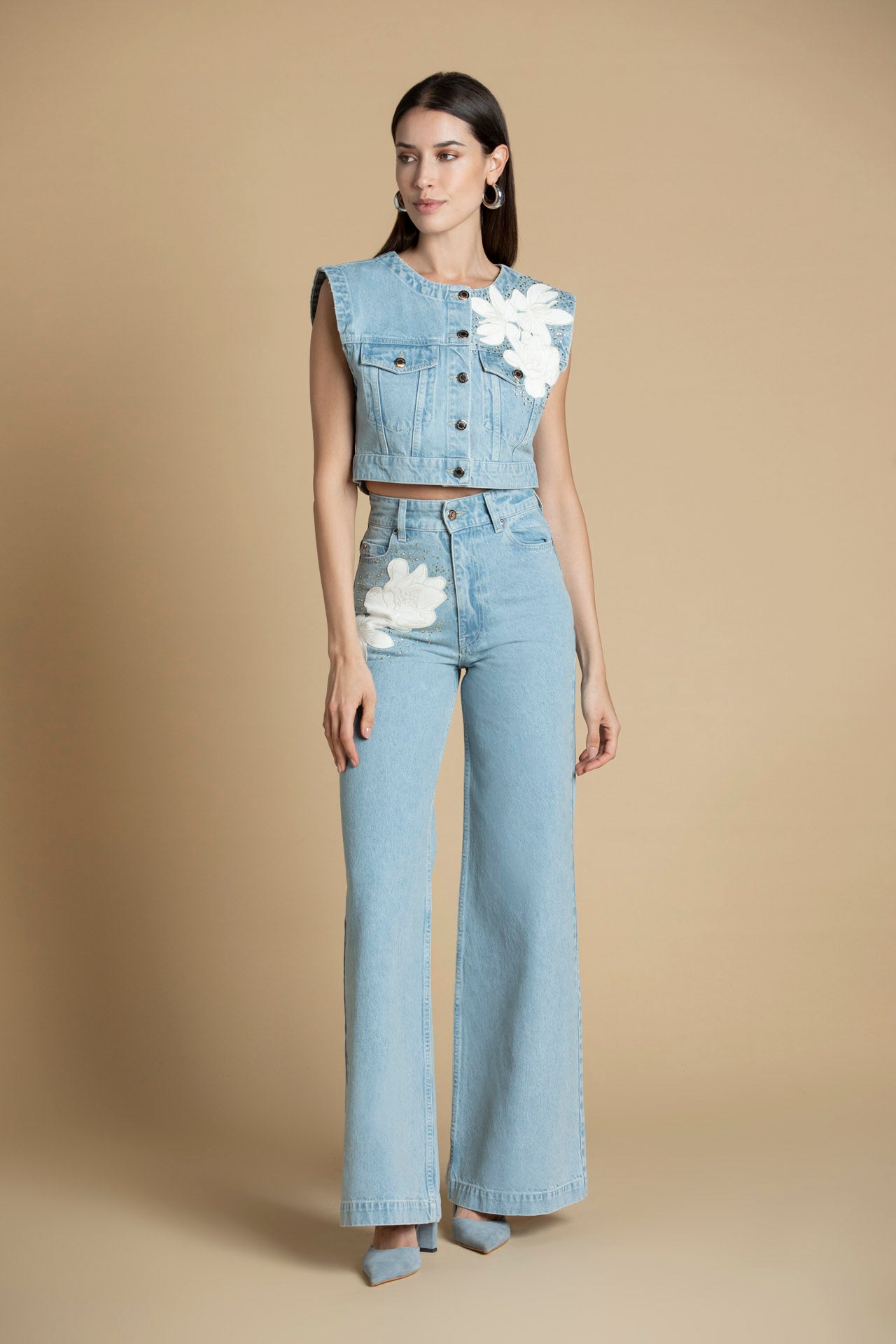 Calças Wide Leg com Bordado e Cintura Subida