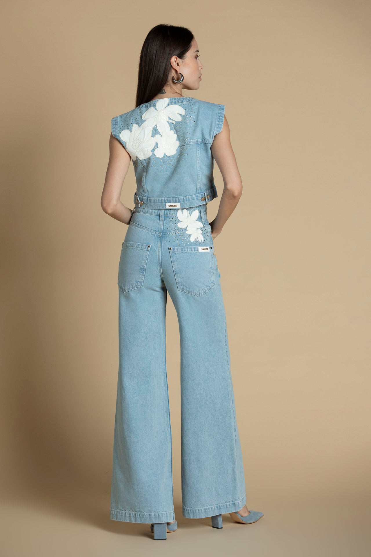 Colete curto denim com bordados