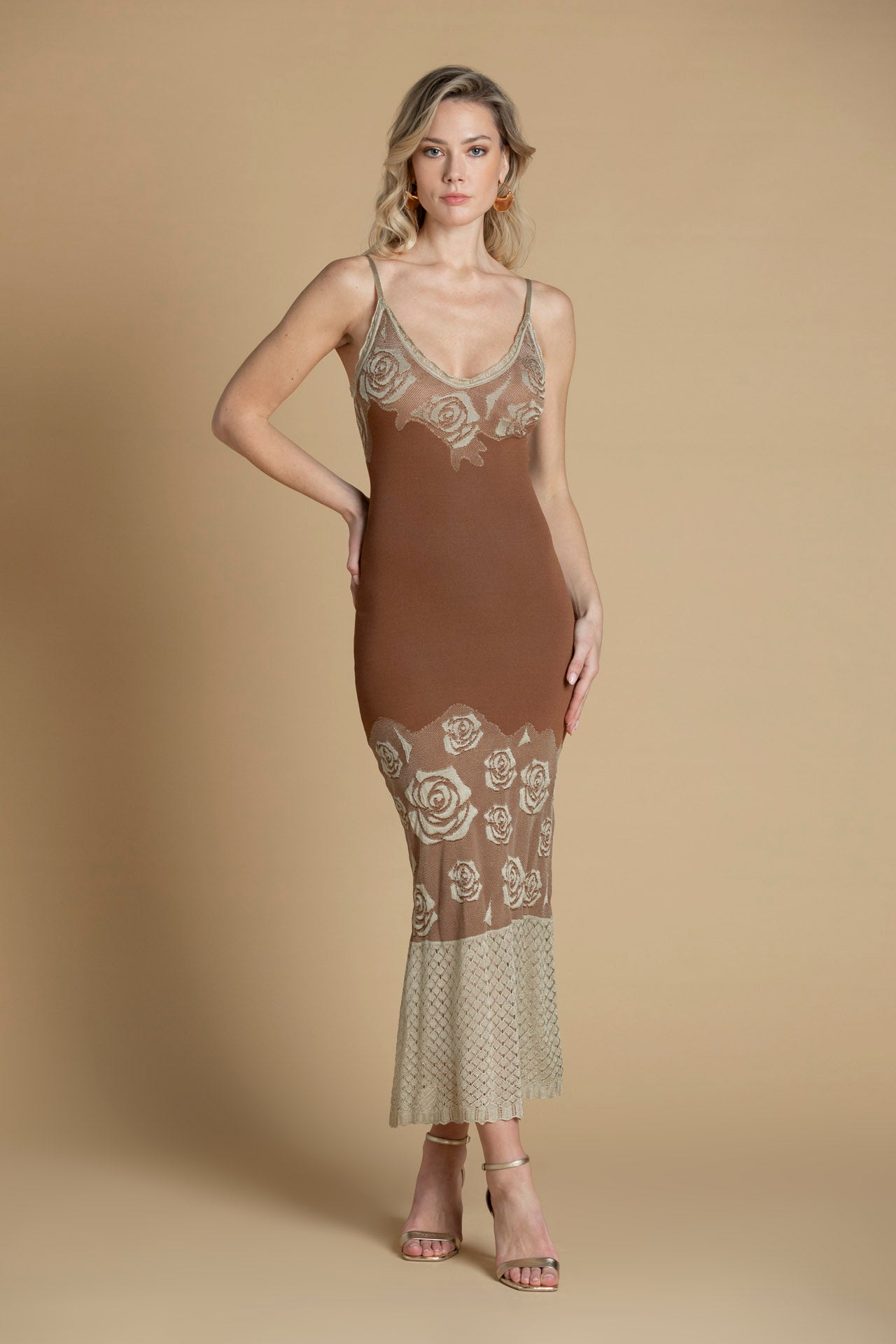 Vestido de malha com textura de flores