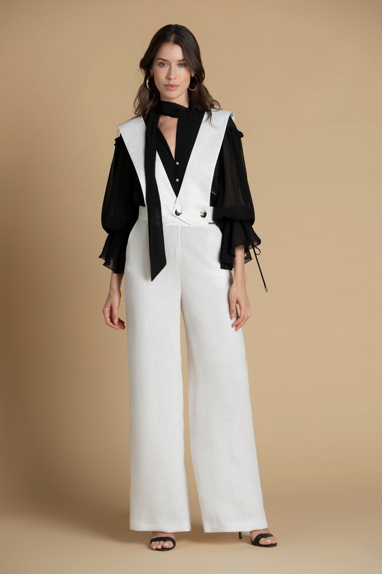 Calças com suspensórios