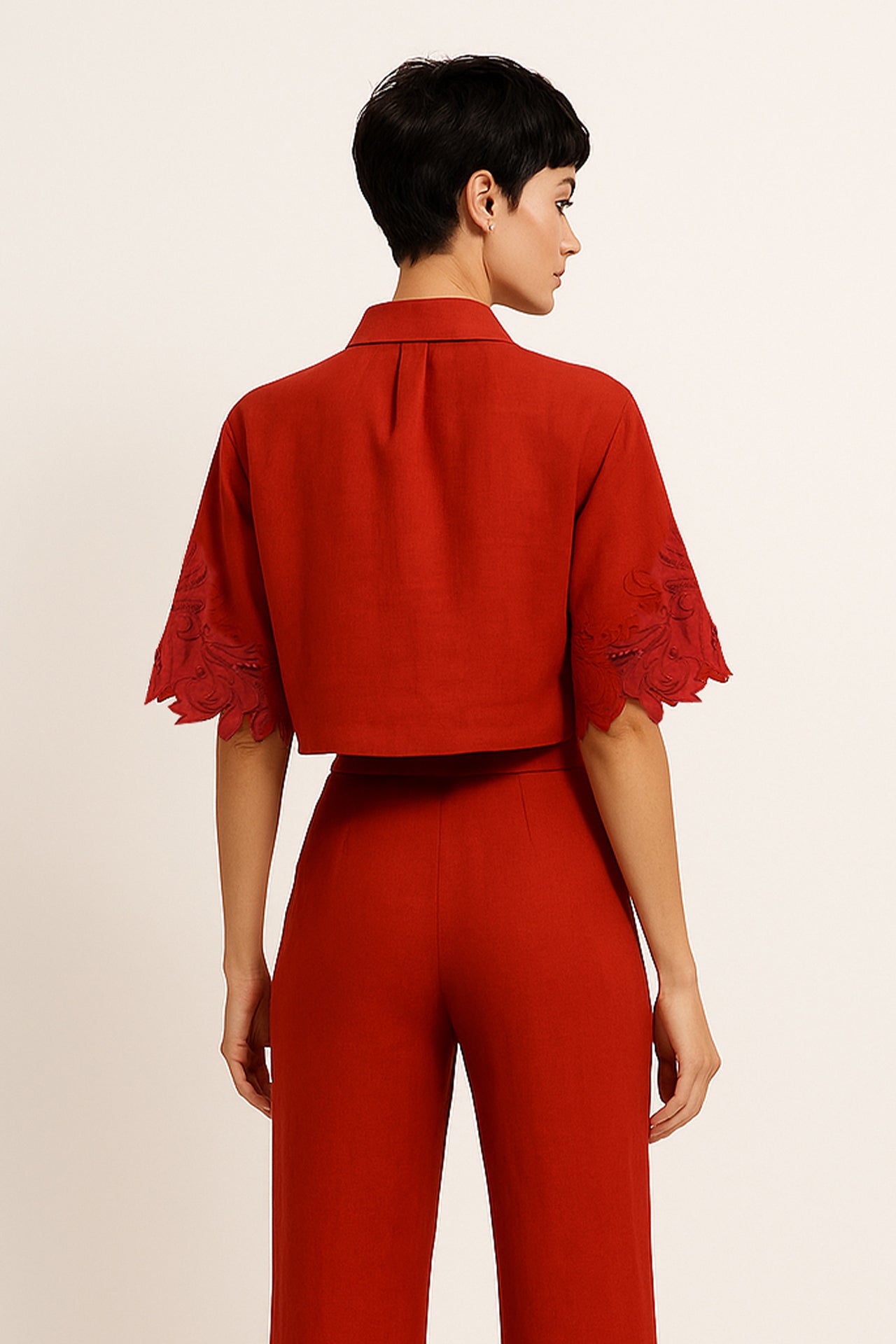 Camisa Curta de Linho com Bordado - EXCLUSIVO ONLINE