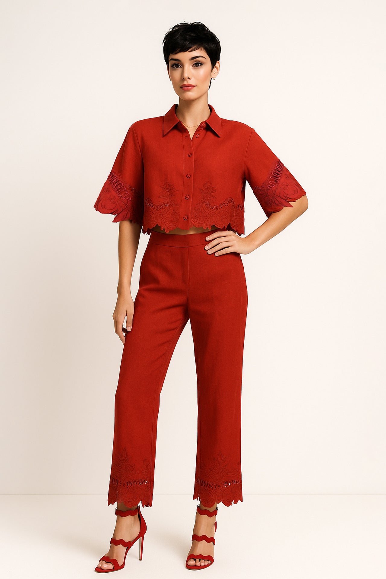 Calças de Linho com Bordado na Bainha - EXCLUSIVO ONLINE