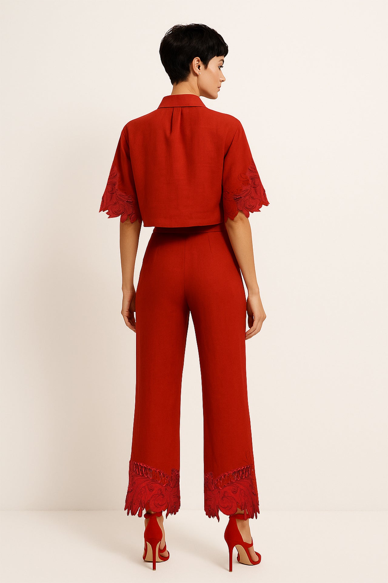 Calças de Linho com Bordado na Bainha - EXCLUSIVO ONLINE