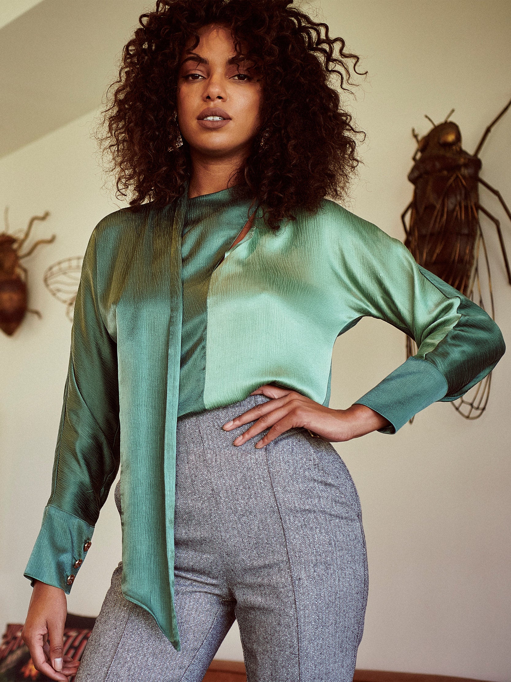 Blusa Acetinada Meia Gola