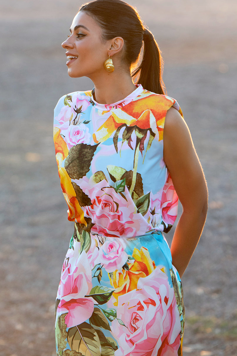 Blusa acetinada com ombreiras