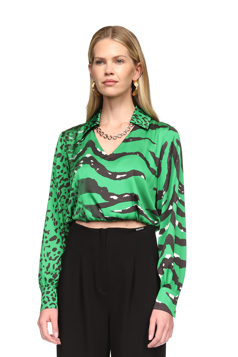 Blusa acetinada estampada