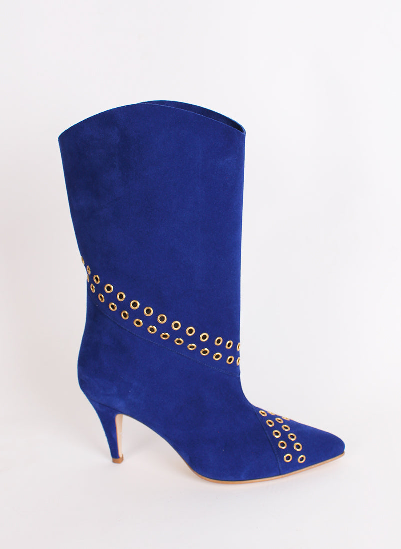 Botas em pele com tachas