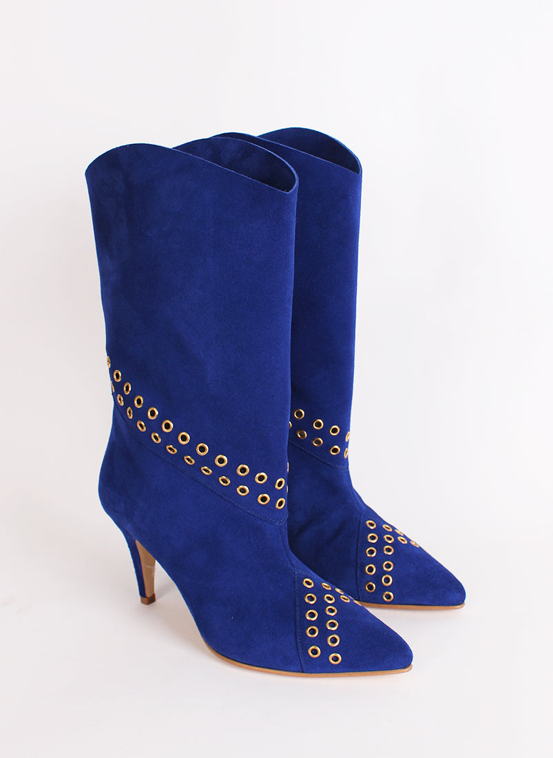 Botas em pele com tachas