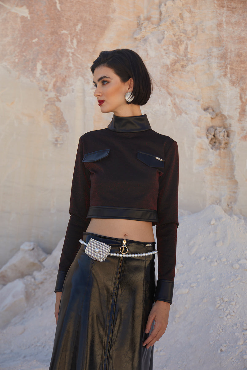 Camisola crop detalhes ecopele