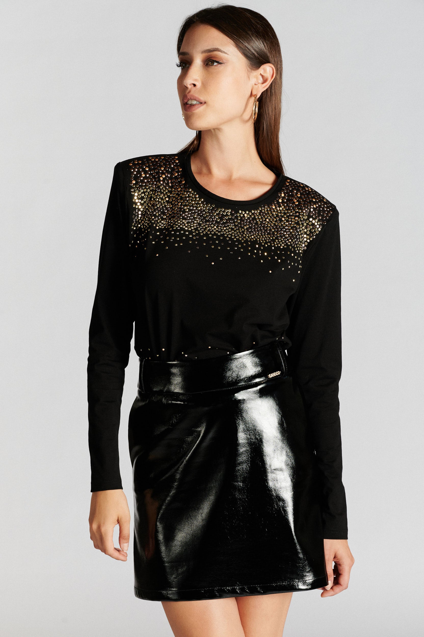 Camisola com Ombreiras e Aplicações