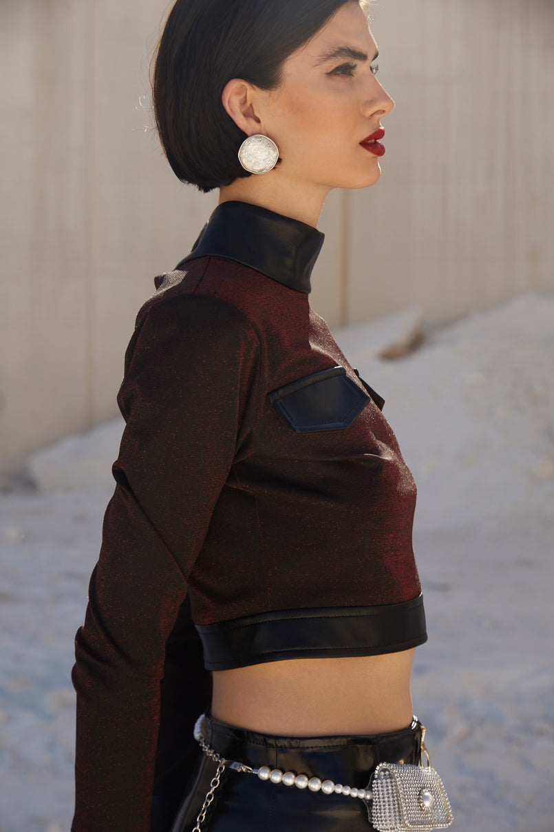 Camisola crop detalhes ecopele