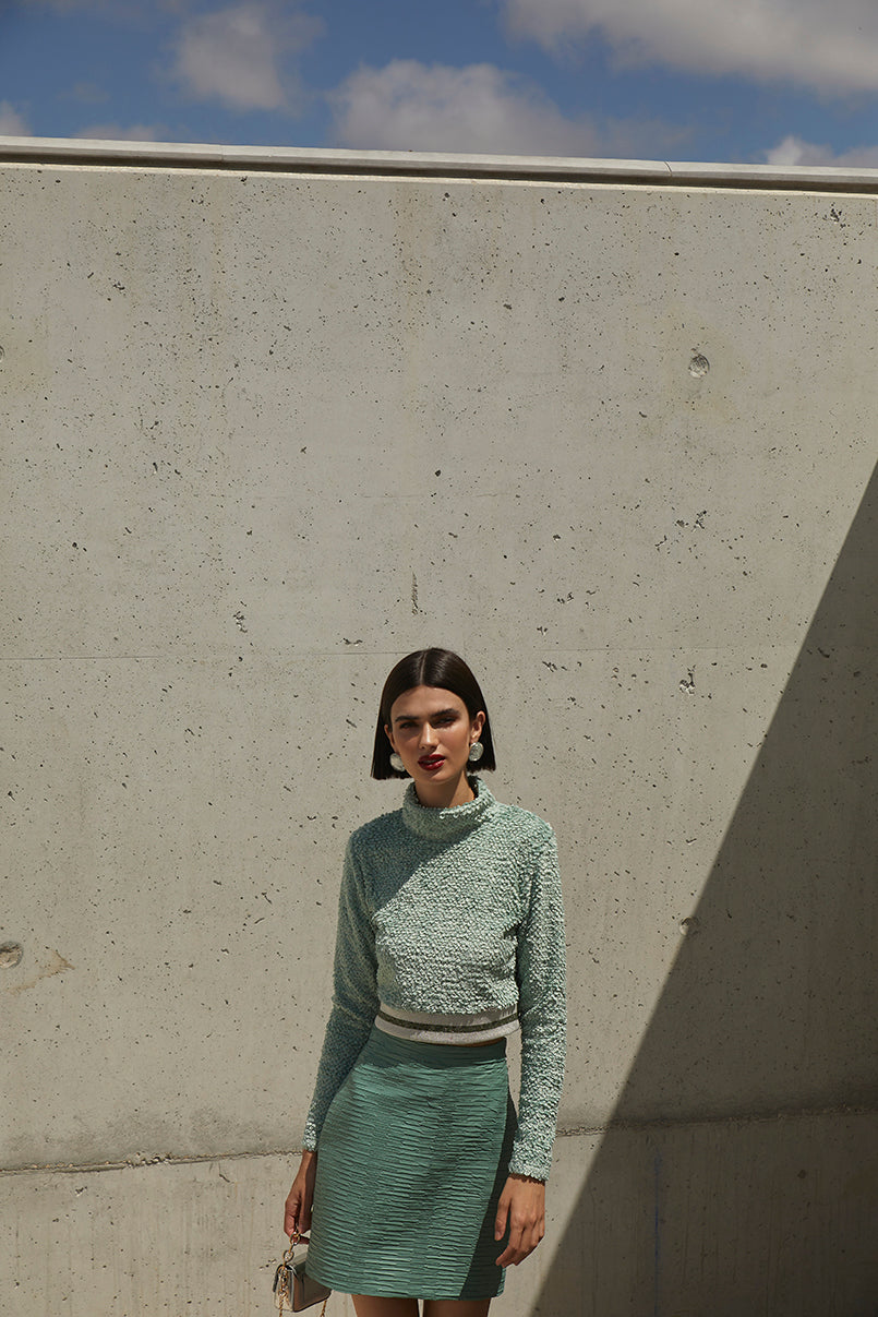 Camisola curta em efeito de pelo