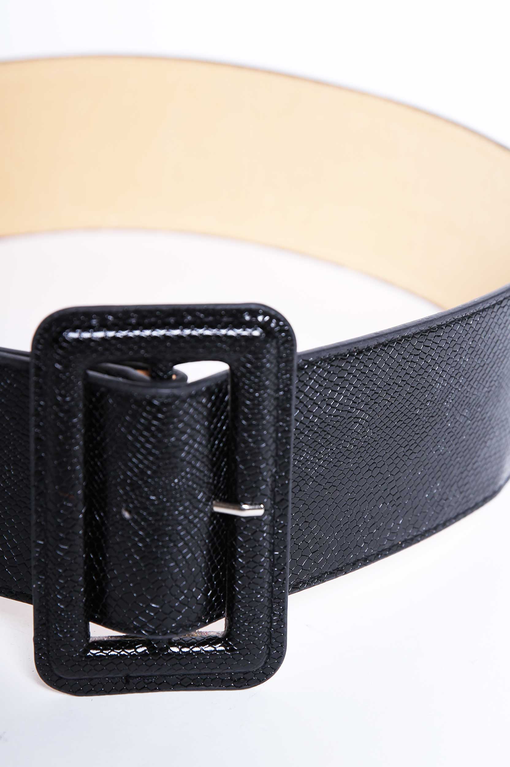 Cinto Largo com Fivela