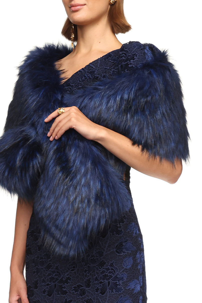 Estola de pelo sintético