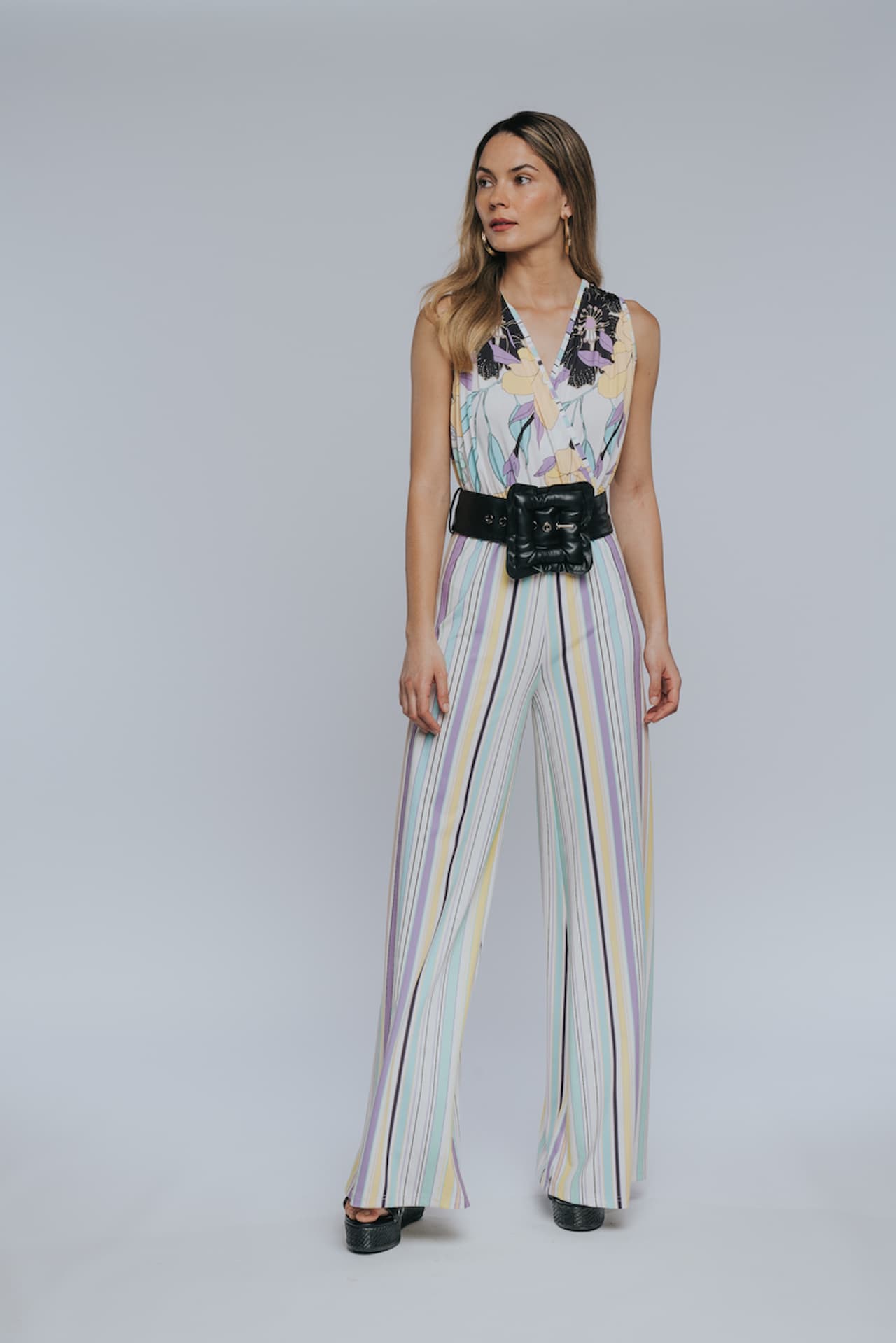 Macacão com Cinto Espampado