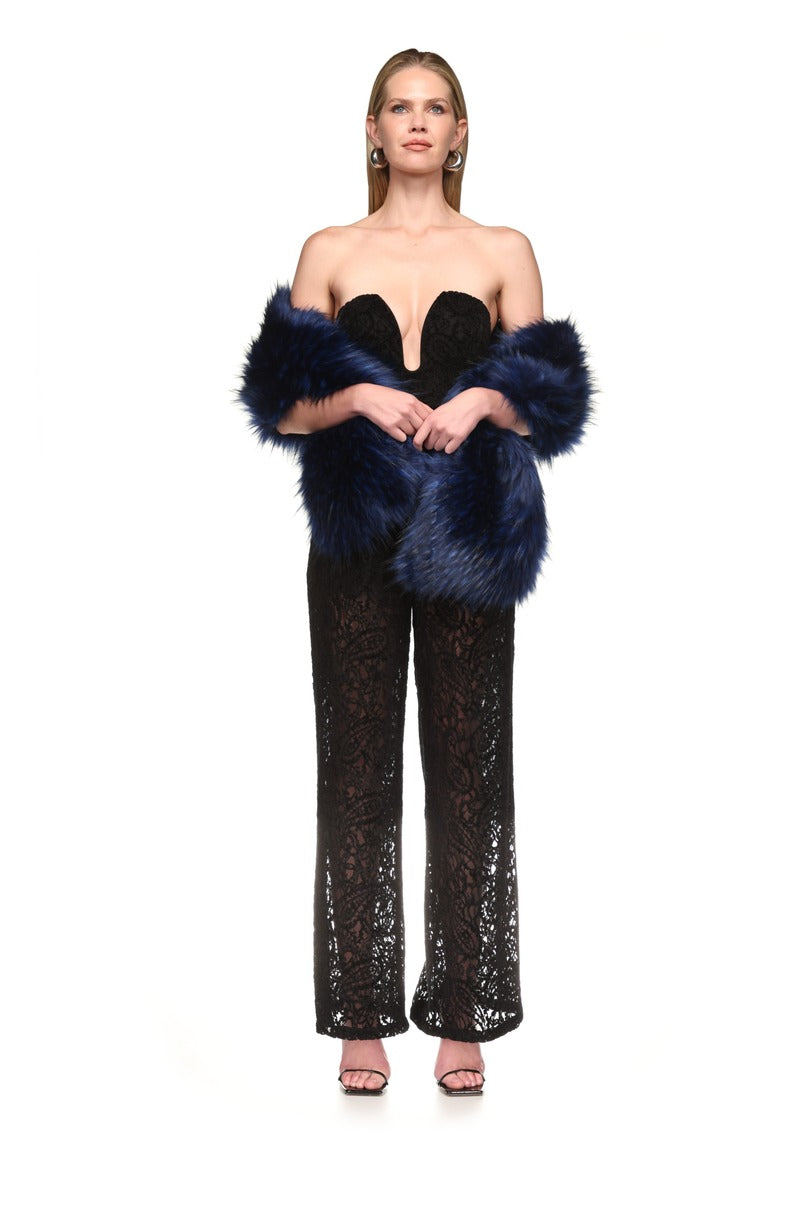 Macacão rendado decote coração