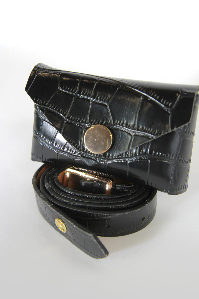 Mini bolsa cinto efeito croco