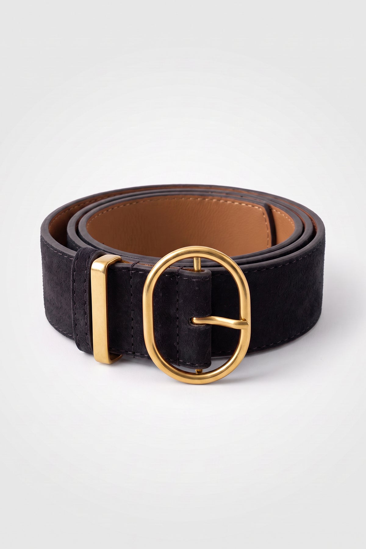 Leather belt with circular buckle