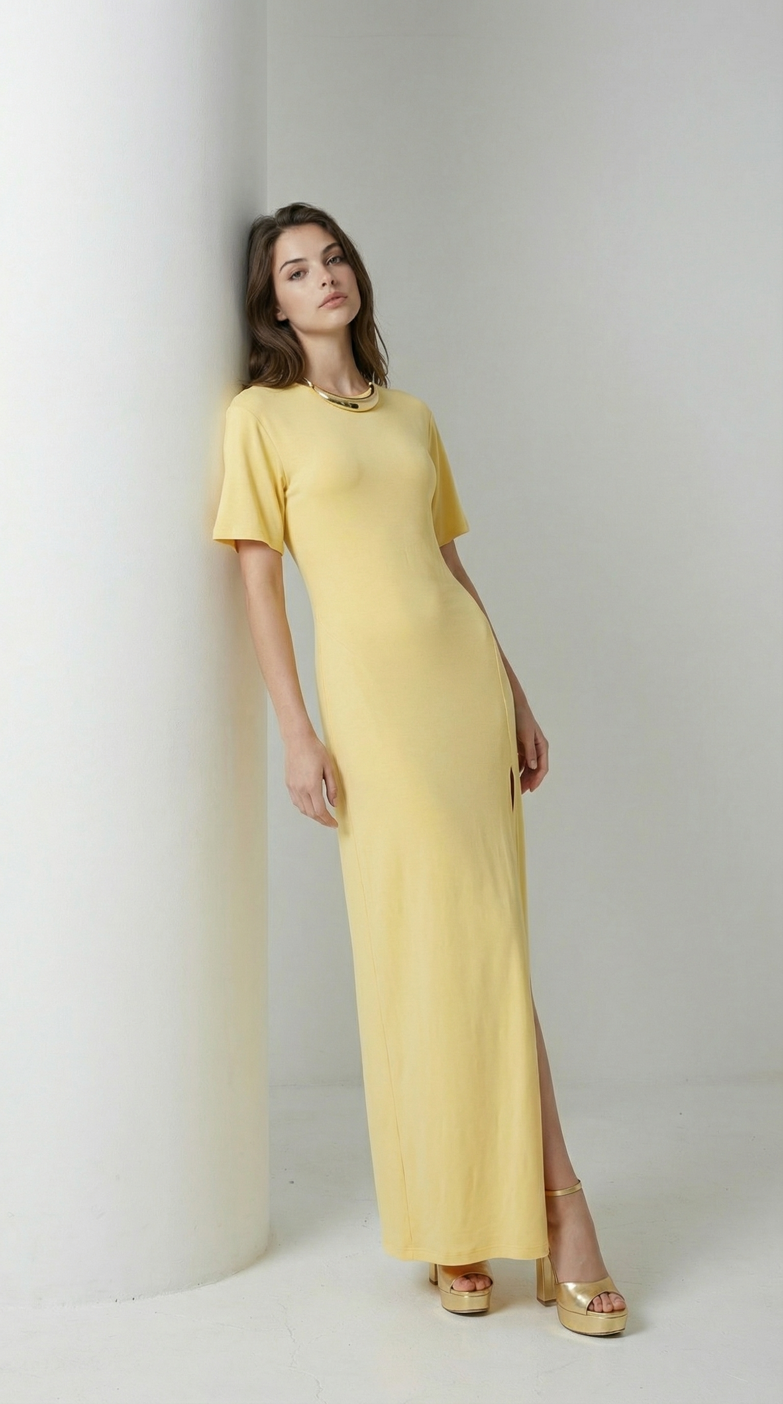 Vestido Comprido com Colar