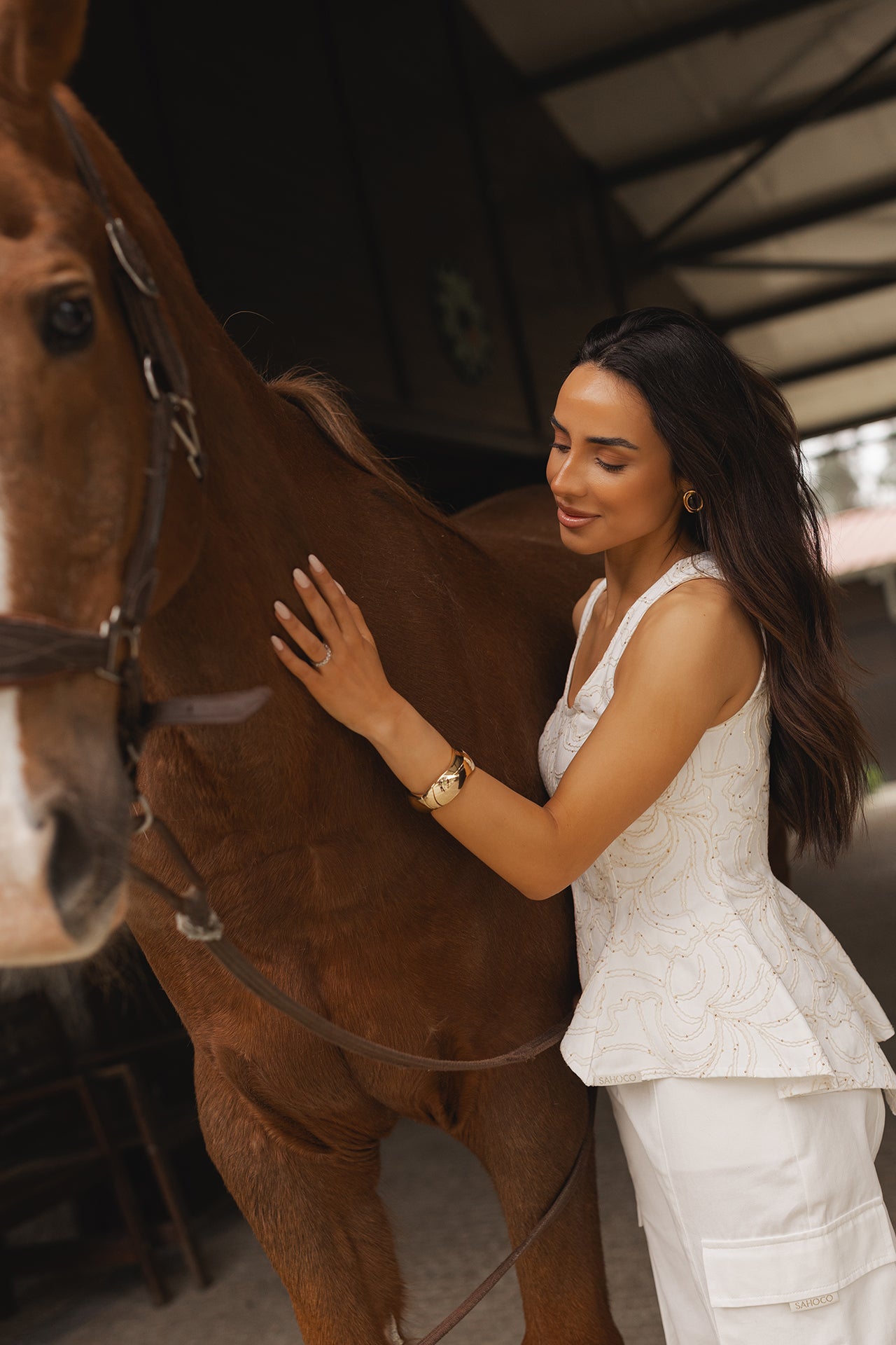 Top Assimétrico Bordado com Lantejoulas