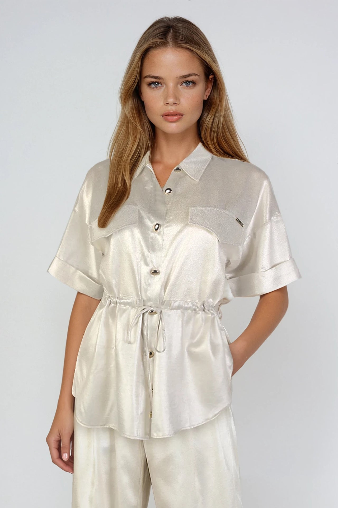 Camisa Acetinada com Cintura Ajustável