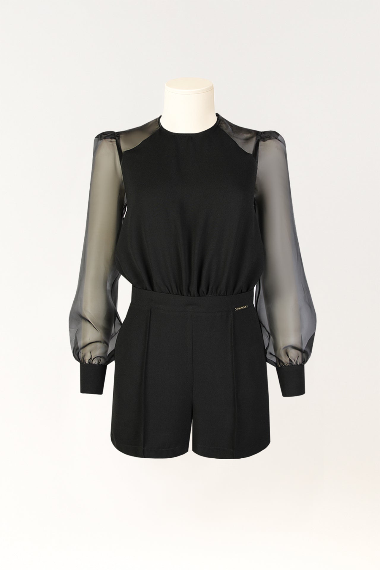 Macacão Preto com Mangas em Organza