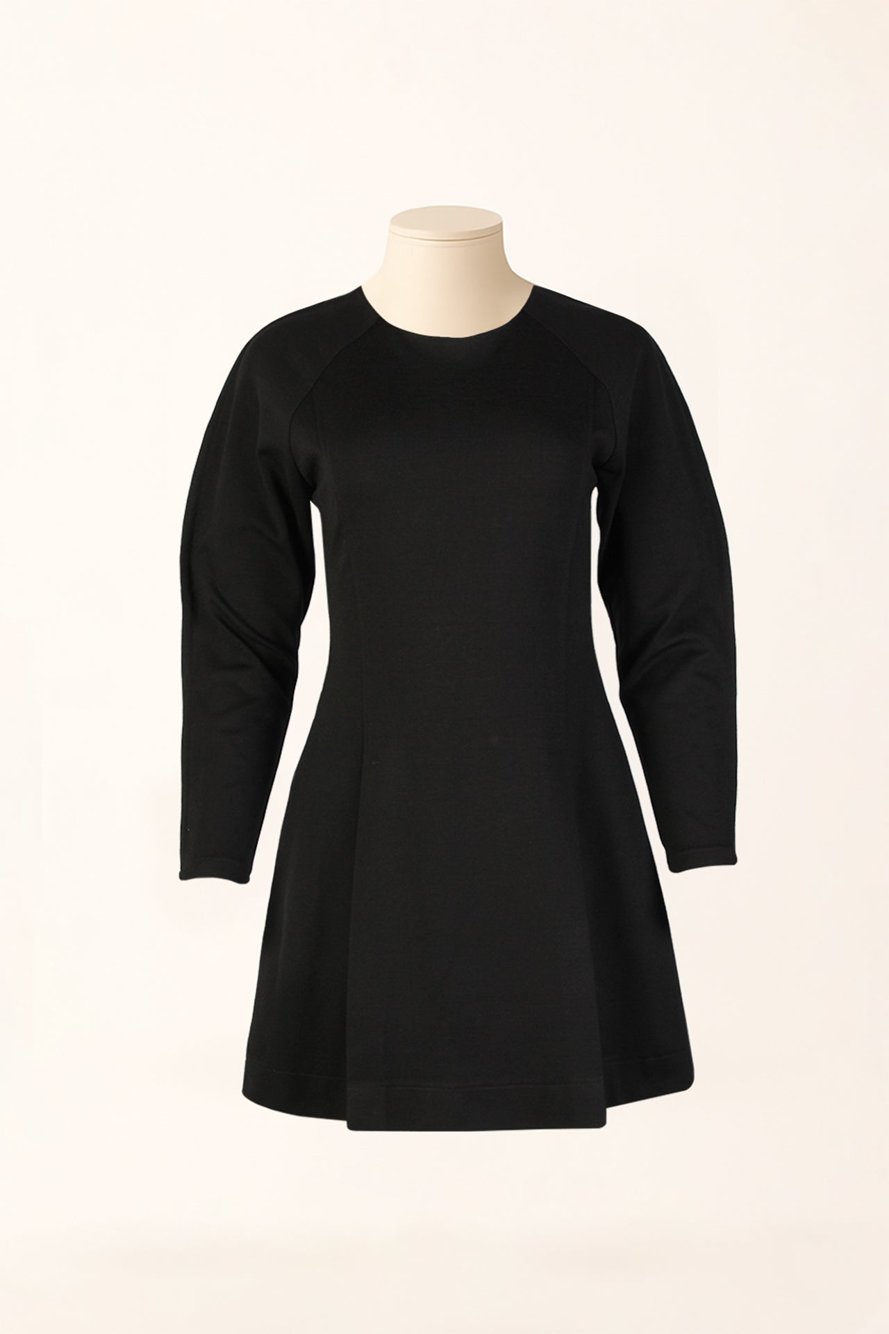 Vestido Curto com Risca nas Mangas