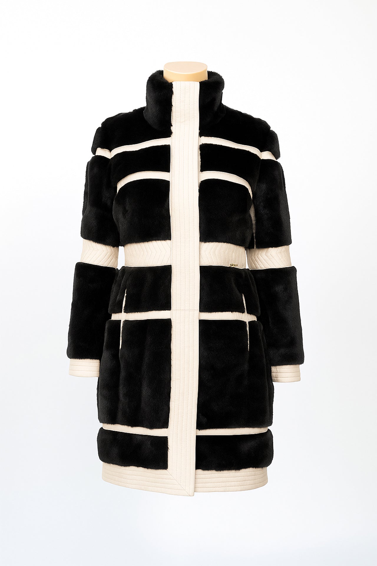 Casaco Estruturado em Pele com Pelo Sintético