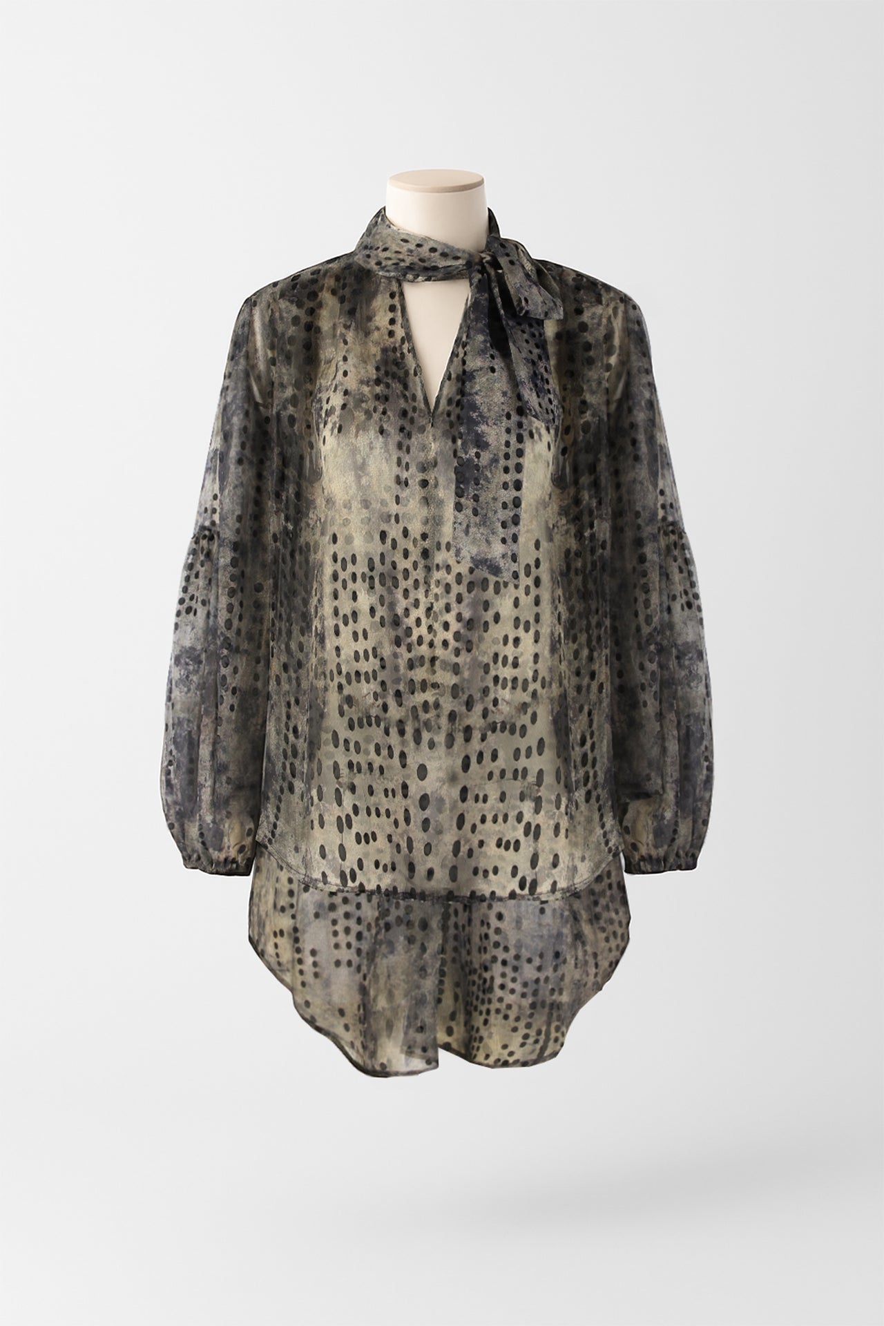 Blusa em chiffon estampada com laço