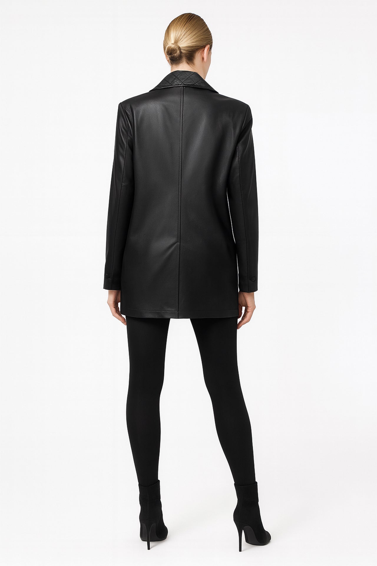 Blazer em Efeito Pele com Lapela Acolchoada