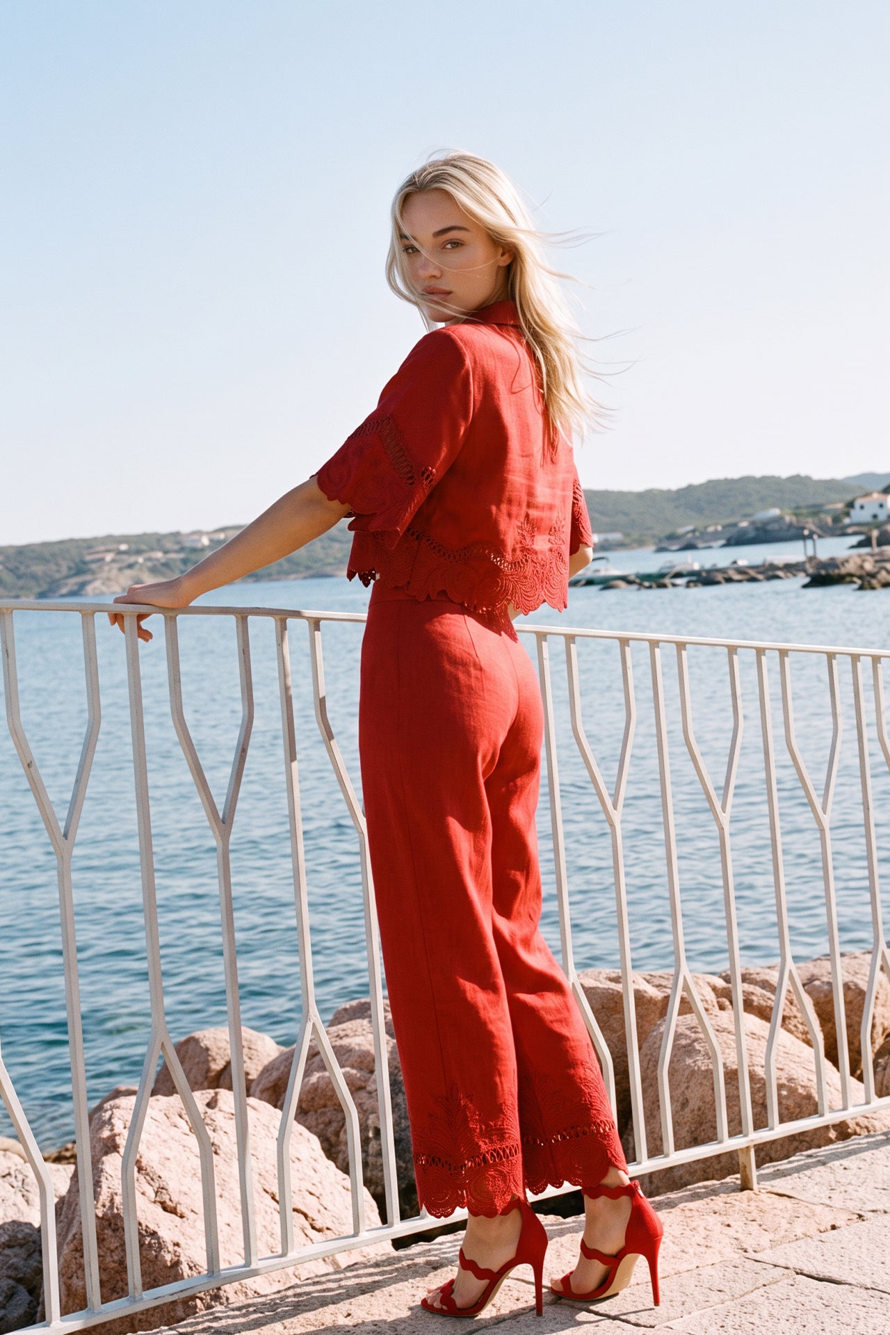 Camisa Curta de Linho com Bordado