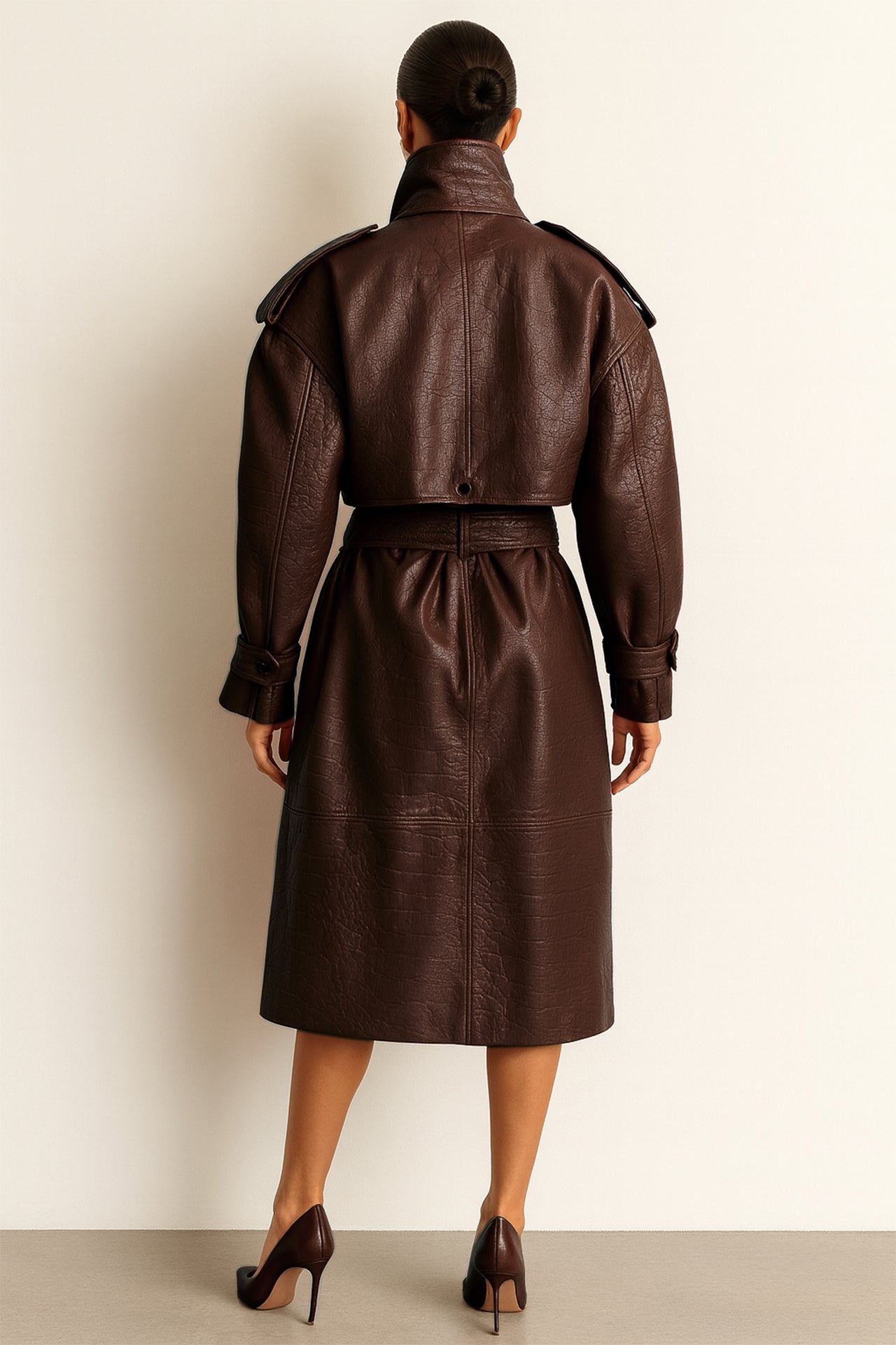 Trench Comprido em Efeito Pele Texturada com Cinto
