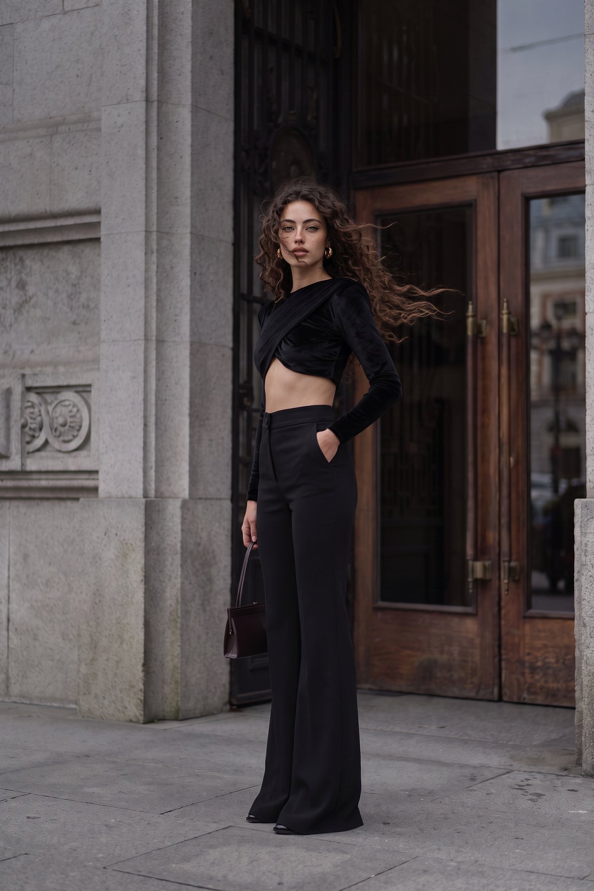 Pantalones negros de campana
