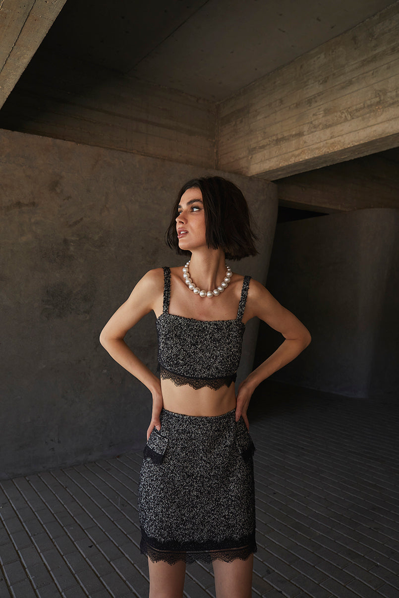 Saia curta tweed detalhe renda