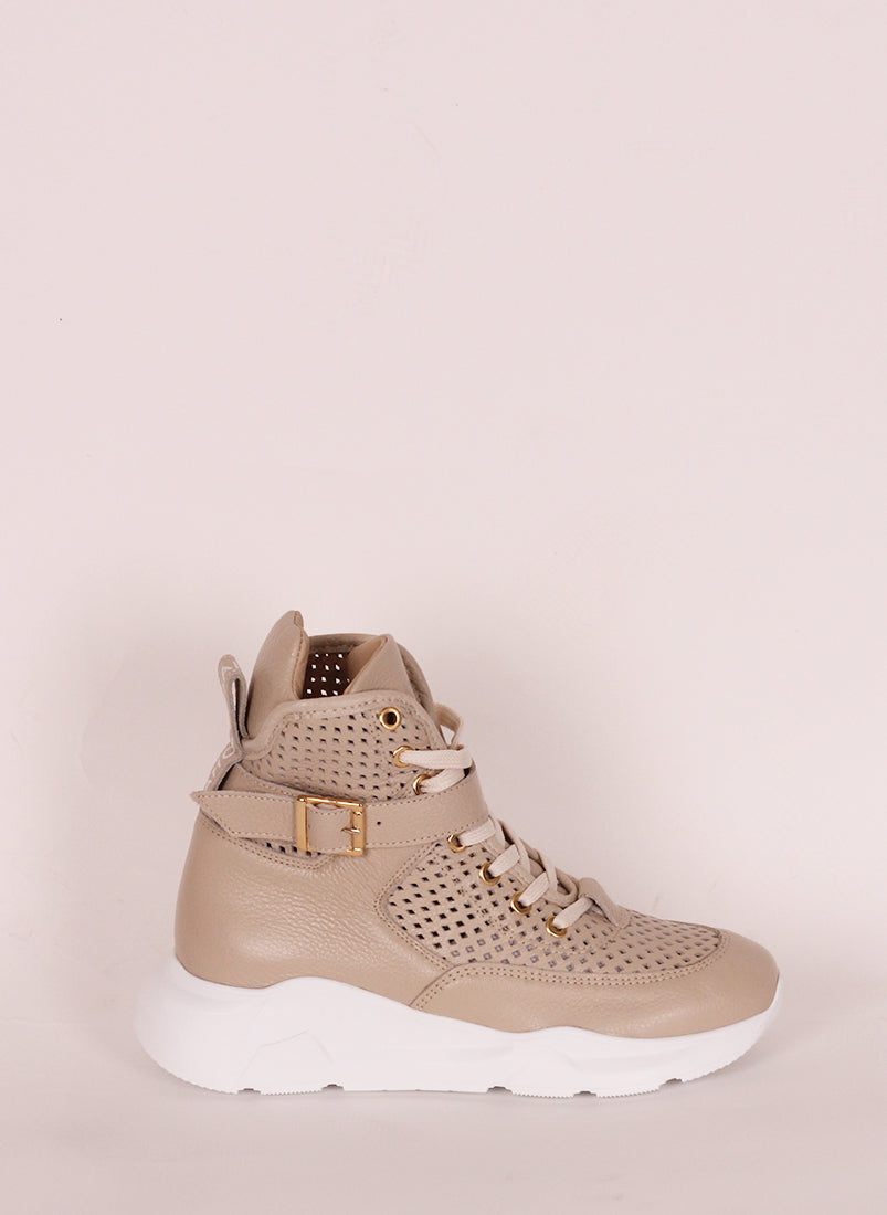 Sapatilhas abotinadas com plataforma