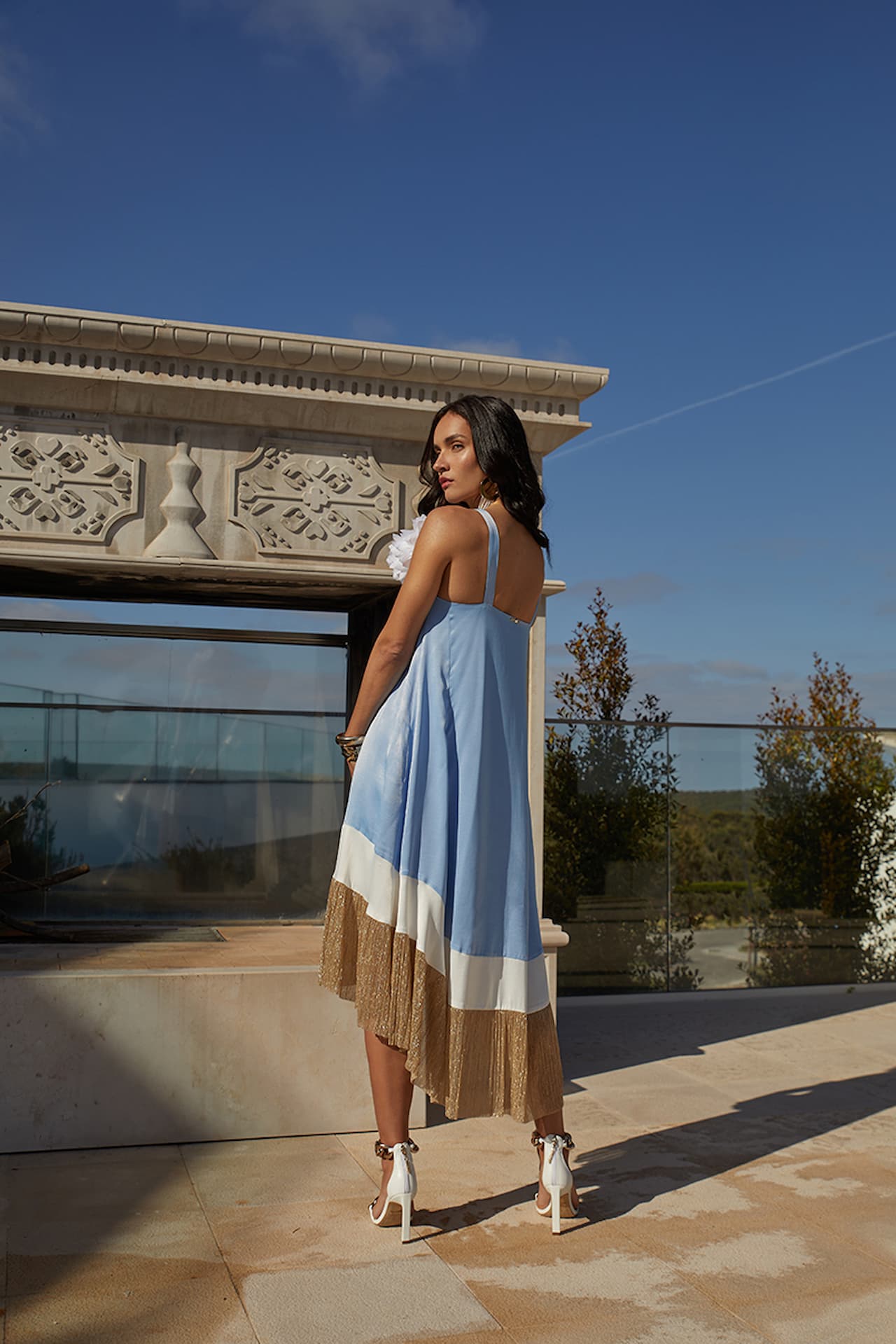 Vestido midi tricolor com flor