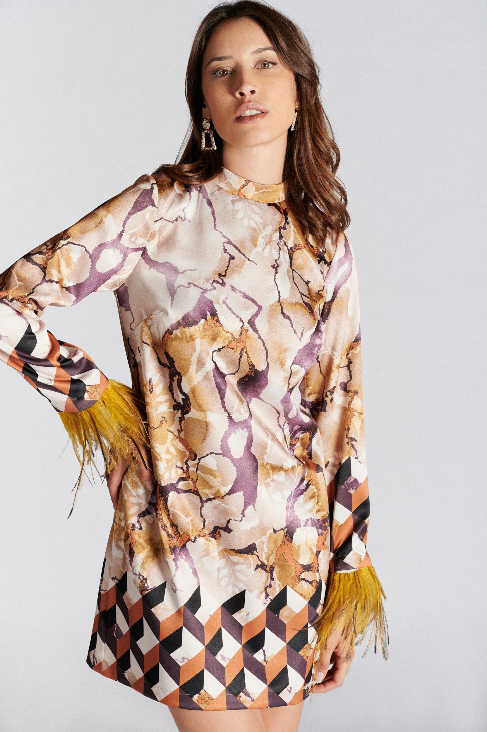 Vestido Meia Gola com Penas