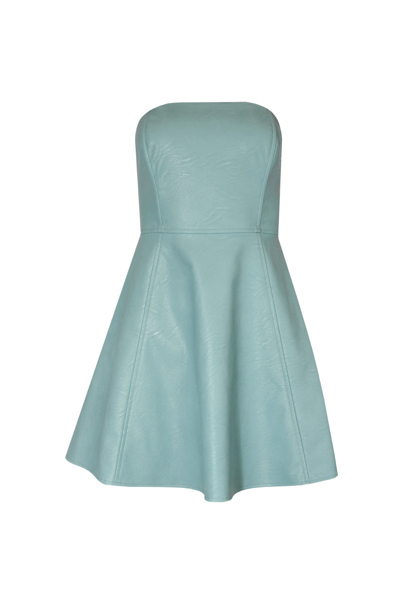 Vestido com decote cai-cai