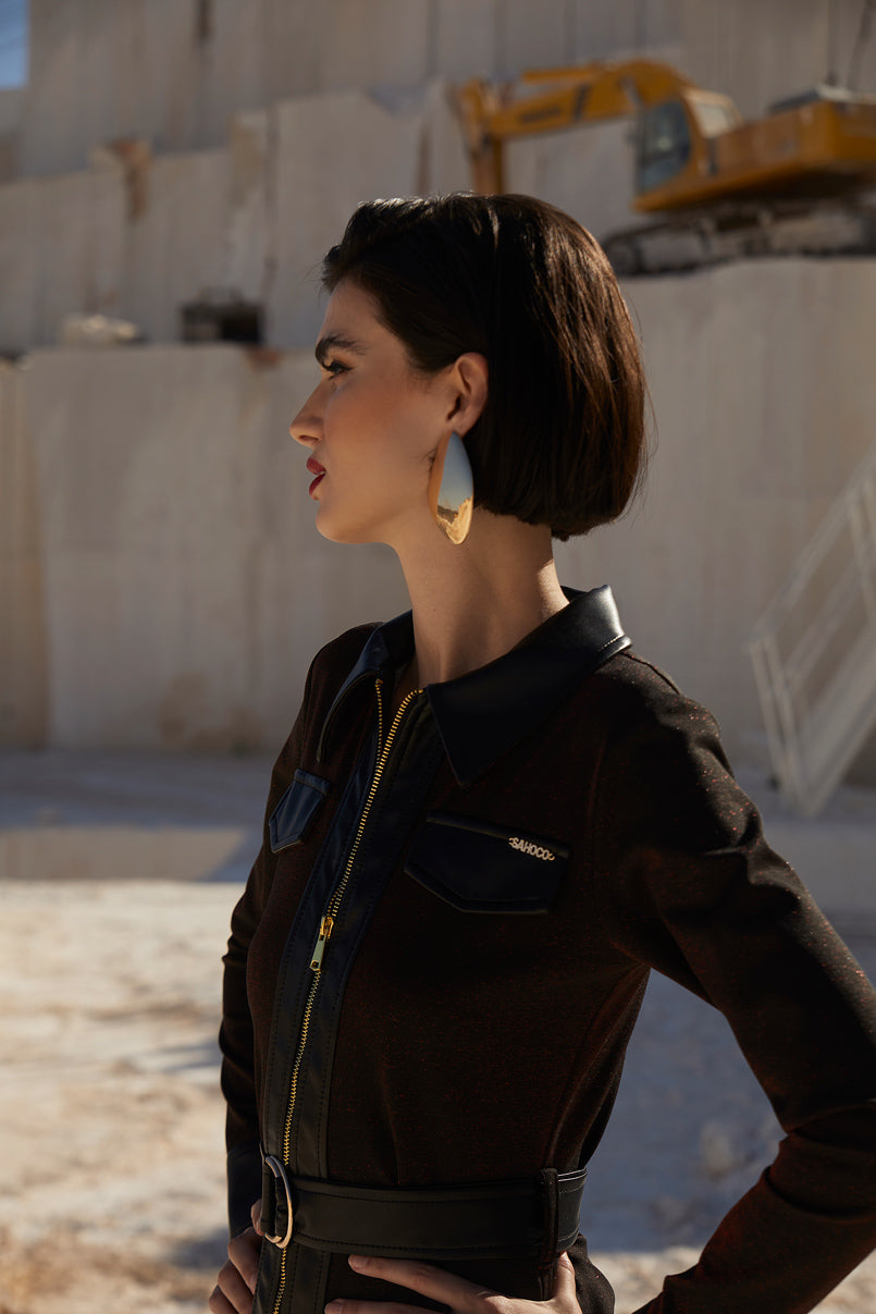 Vestido curto com fecho metálico