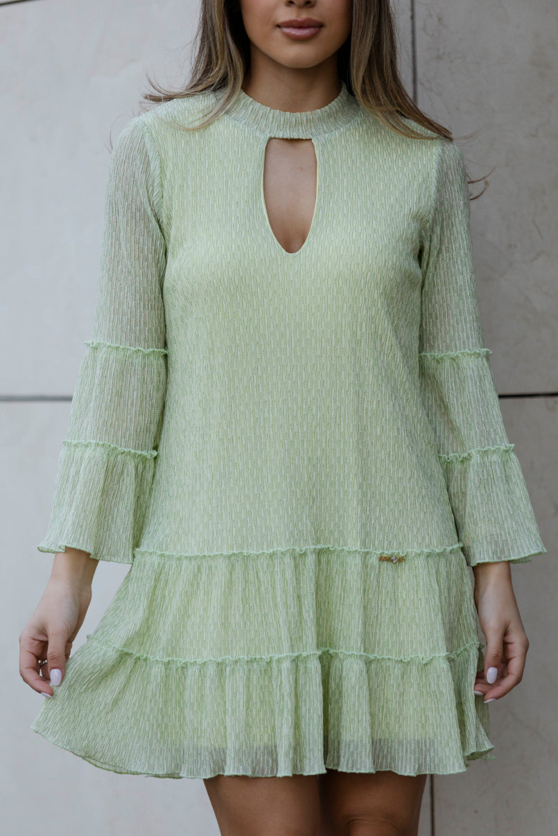 Vestido curto com folhos