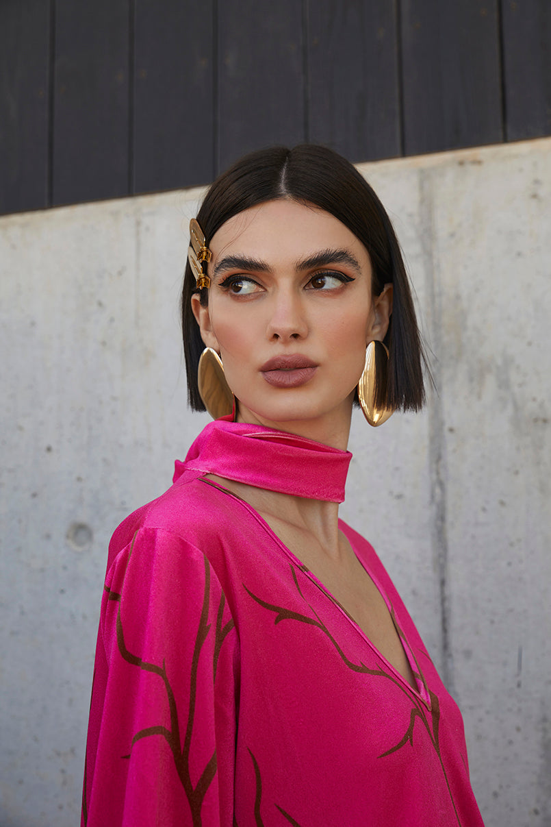 Vestido curto estampado com laçada
