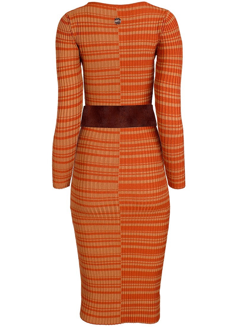 Vestido de tricot com cinto