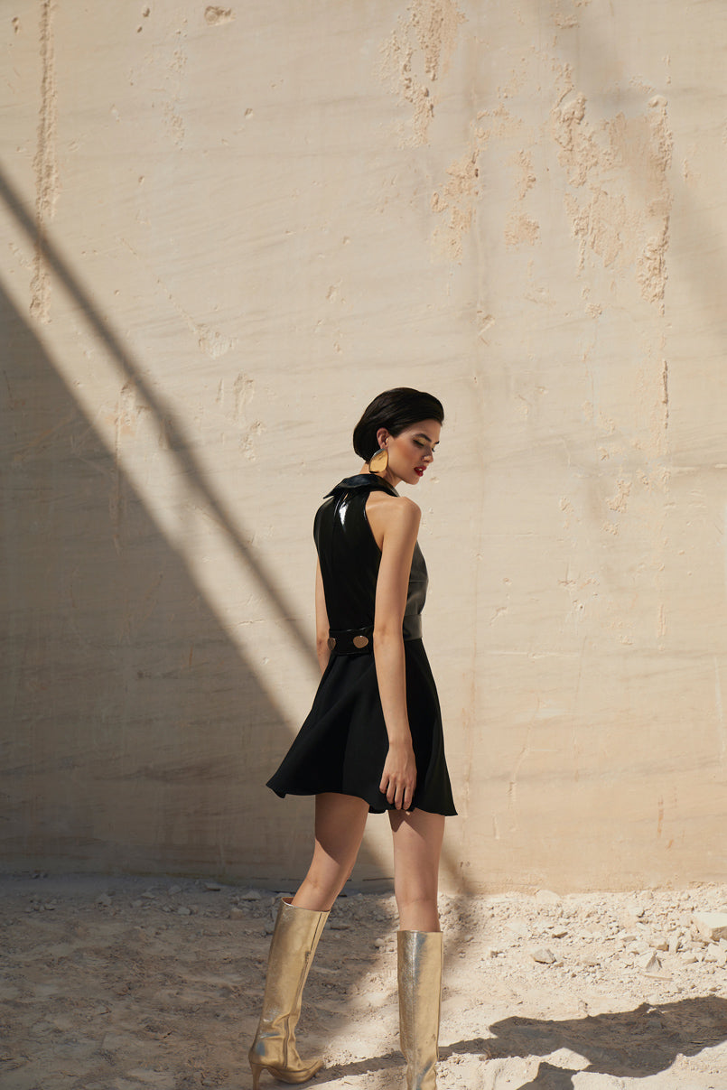 Vestido halter efeito vinil