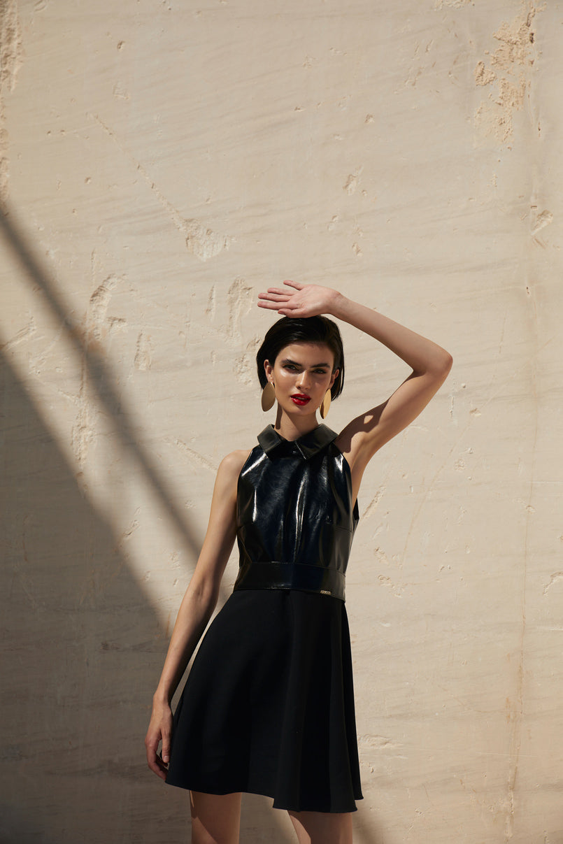 Vestido halter efeito vinil