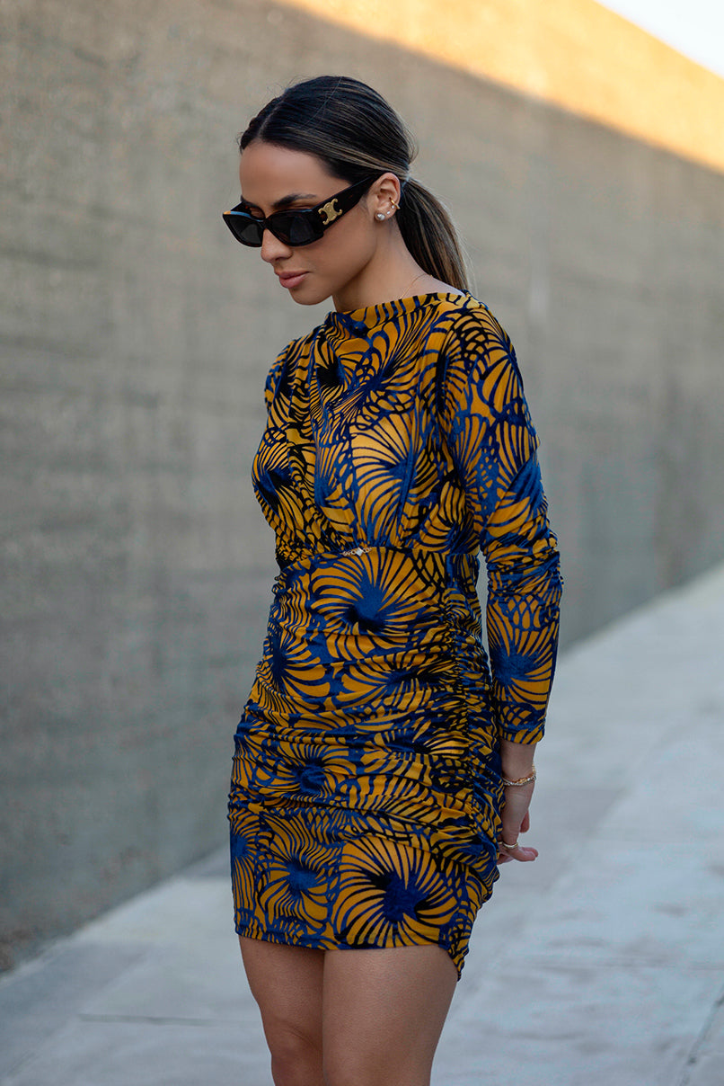 Vestido tubo efeito drapeado