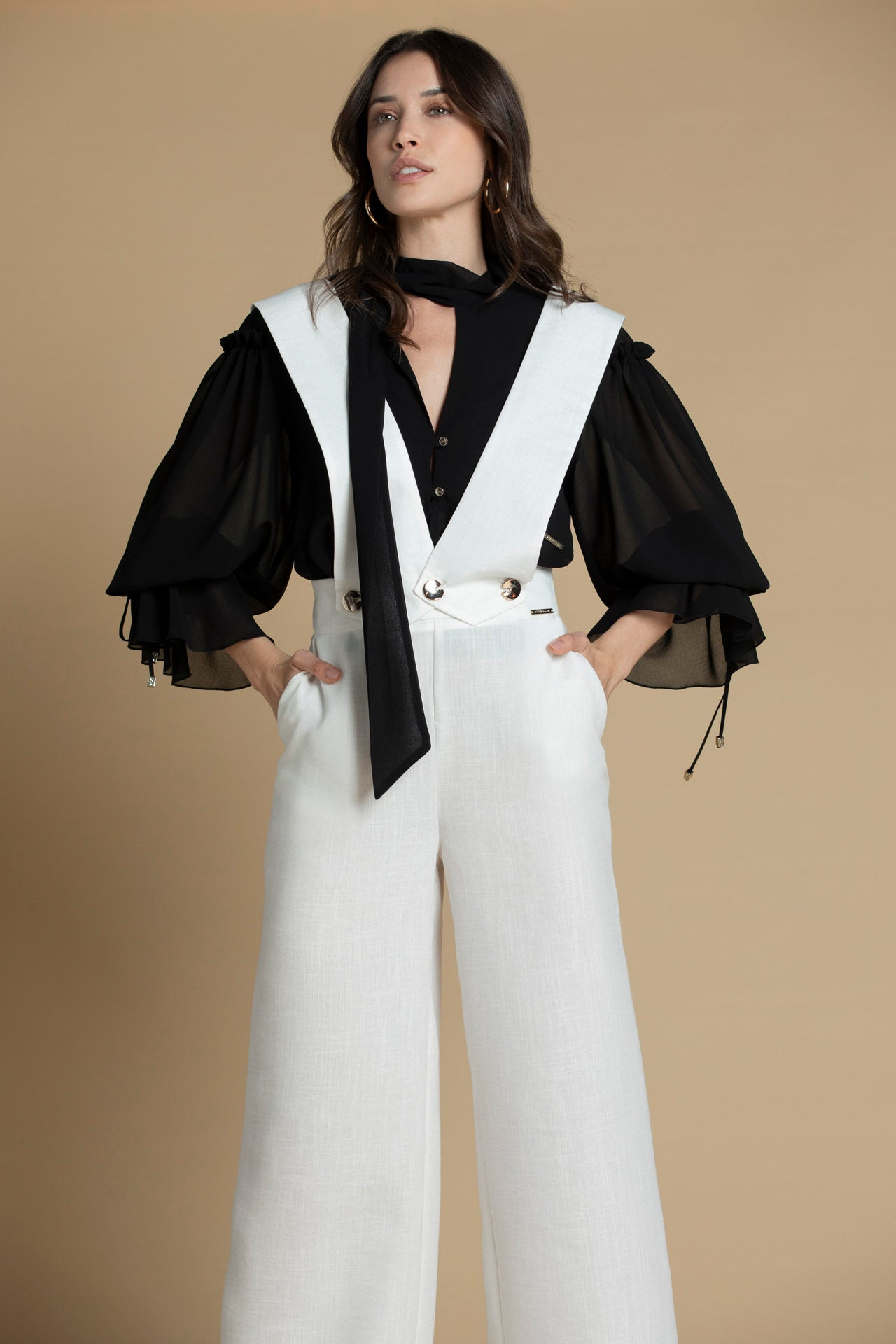coordenado completo com a blusa preta para um look elegante e leve